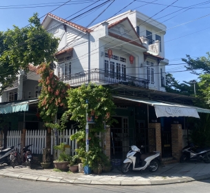 QSDĐ và TS gắn liền trên đất, diện tích: 167,7m2. Địa chỉ: Khối Hoà Thanh, phường Tân An, TP Hội An, Quảng Nam (nay là phường Hội An Tây, thành phố Đà Nẵng)